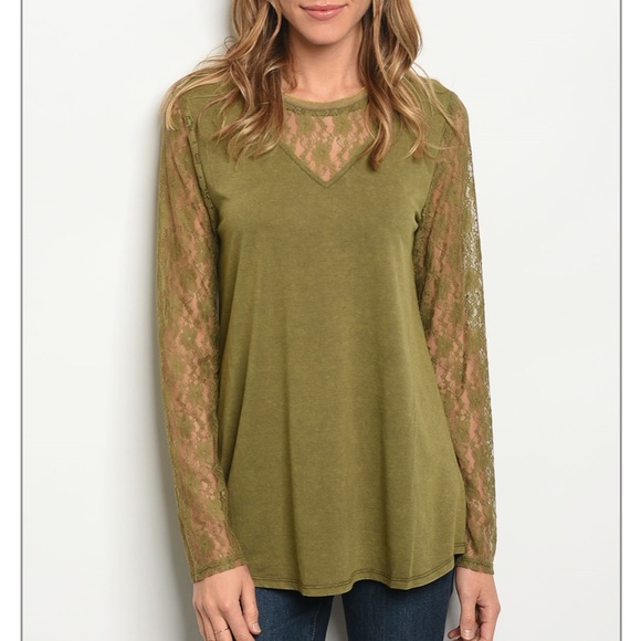 Trendy boutique Tops - 💫Olive Long sleeve scoop neck lace detail tee.